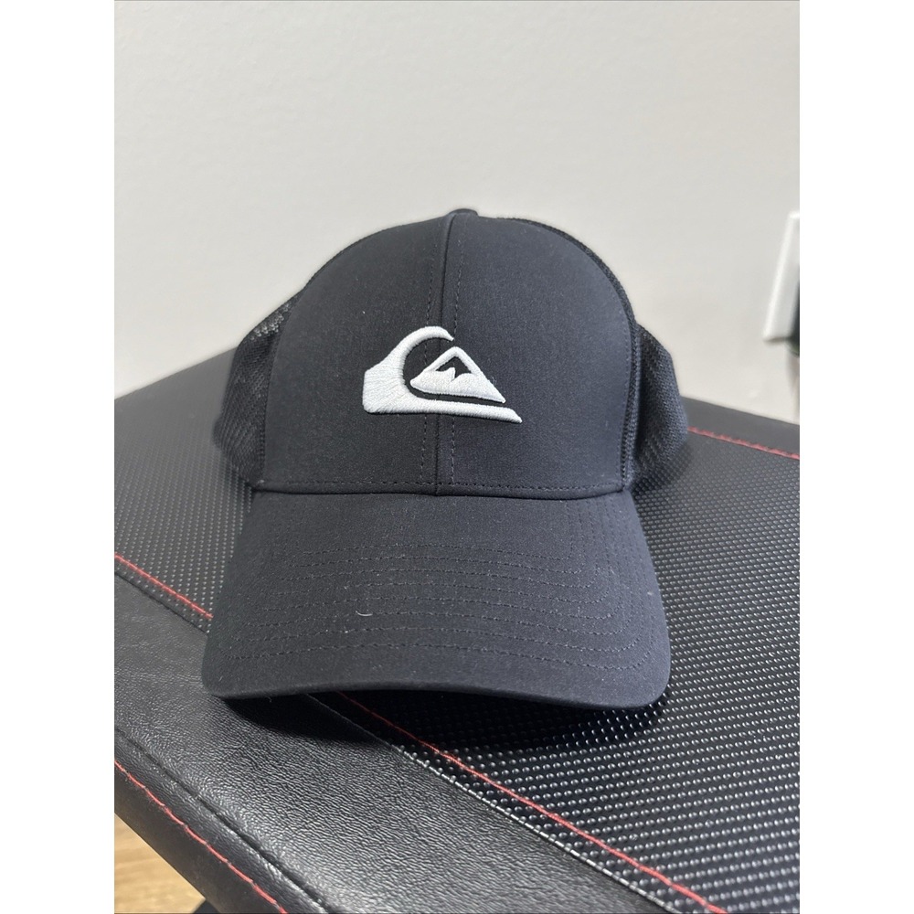 Quiksilver Black Mens Trucker S/M‎
